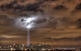 Illustration for article titled 10,000 Birds Trapped In the World Trade Center Light Beams